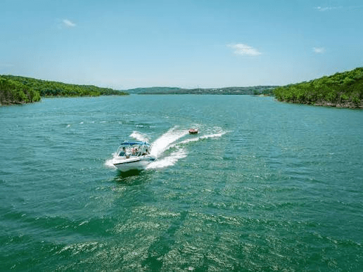 Boat cruising on Fort Loudoun Lake near Knoxville